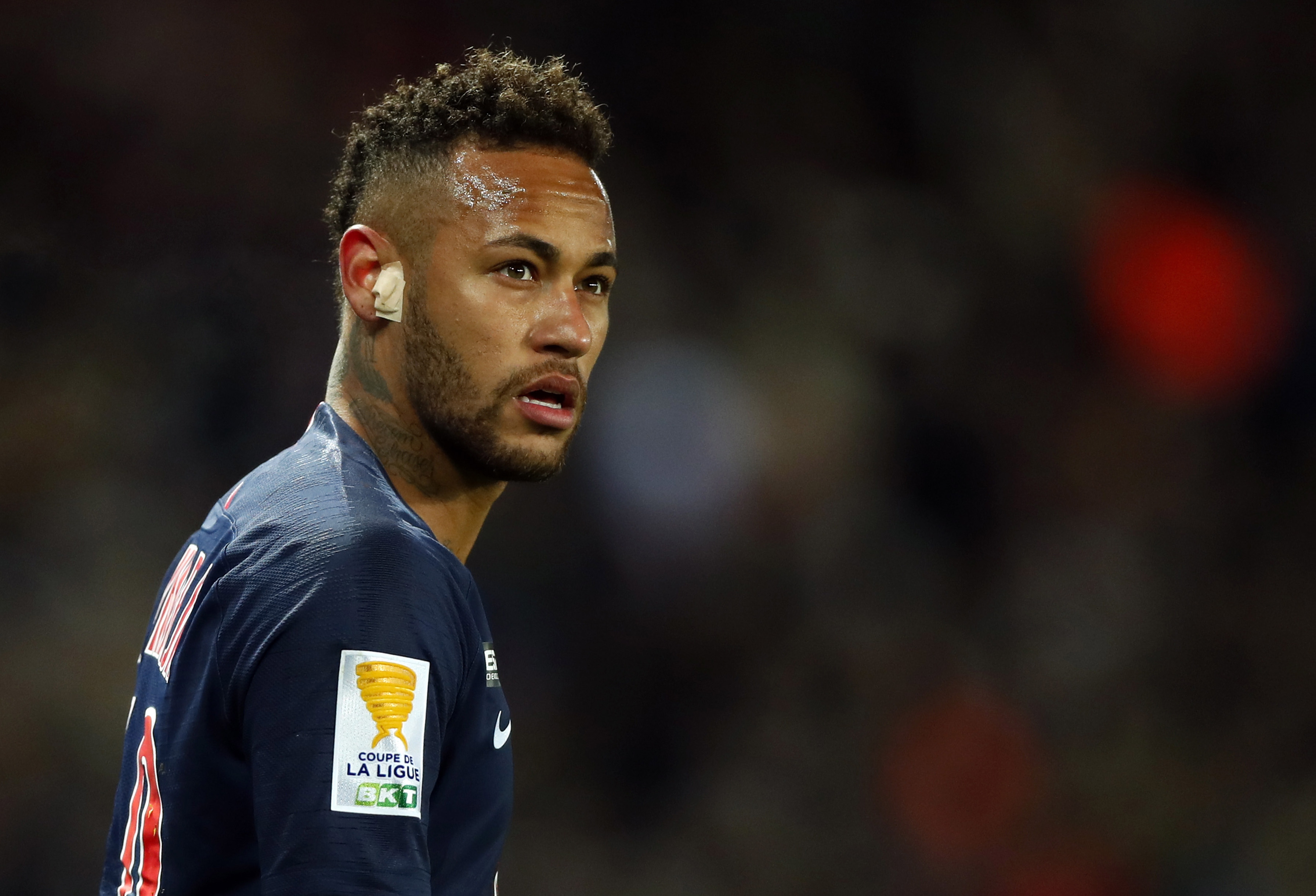 和后防线的 和后防线的